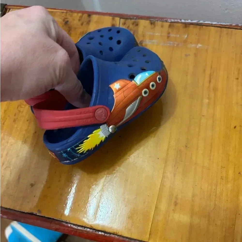 Crocs rocket C 6/7-great condition